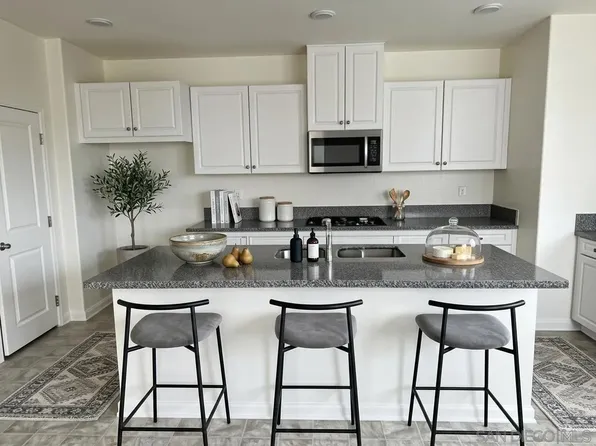 973 Bradley Way, Vista, CA 92081