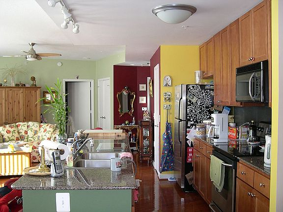 Kit/Foyer View from DR