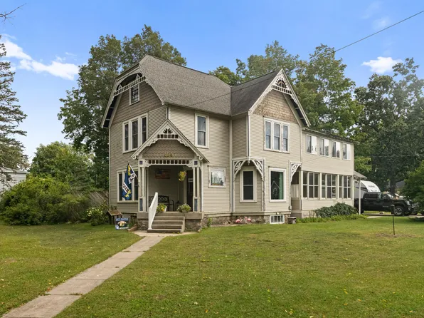 404 E 4th St, Lawton, MI 49065