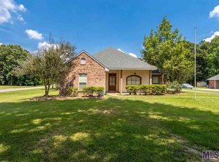 37192 White Oak Ct, Denham Springs, LA 70706