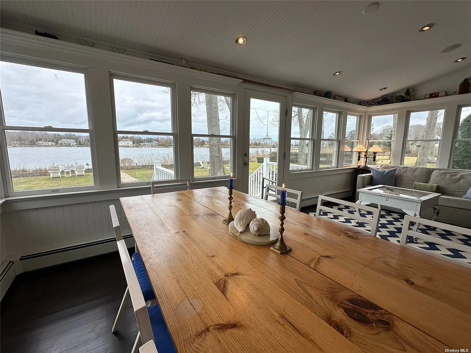 Serene Waterfront Retreat — Photo 4