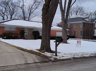 930 S Beverly Ln, Arlington Heights, IL 60005