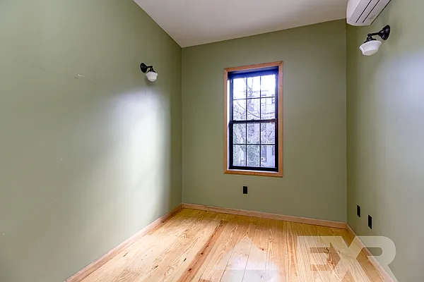 Rented by EXR | media 7