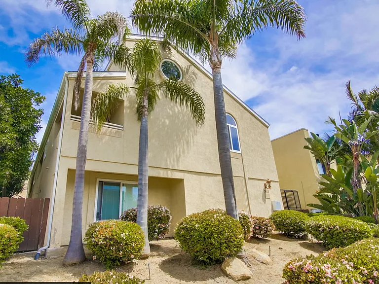 3843 Riviera Dr — Photo 22