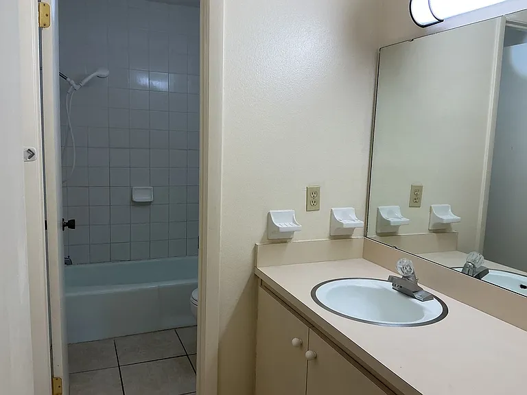411 E Park St — Photo 7