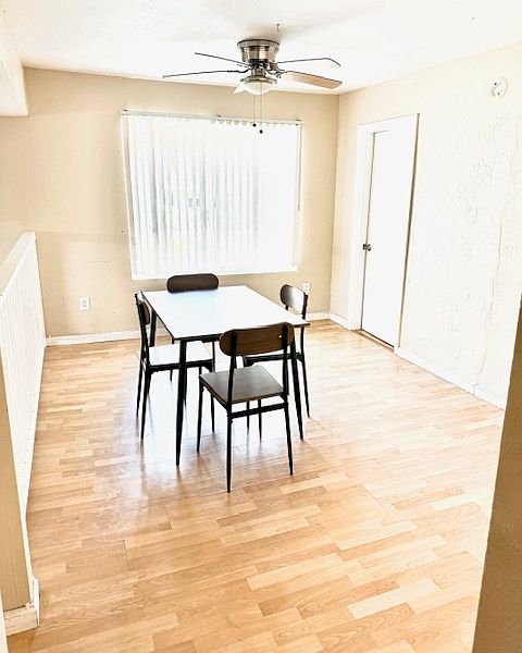 Large Dining room ( 14'x10')