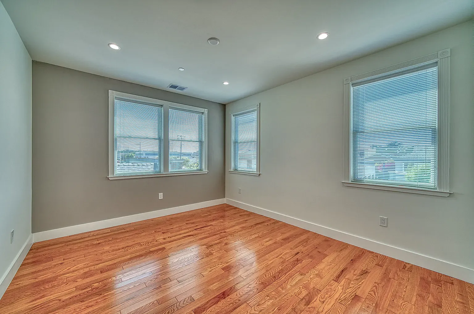 2 bed, 1144 sqft, $4,400 — Photo 3
