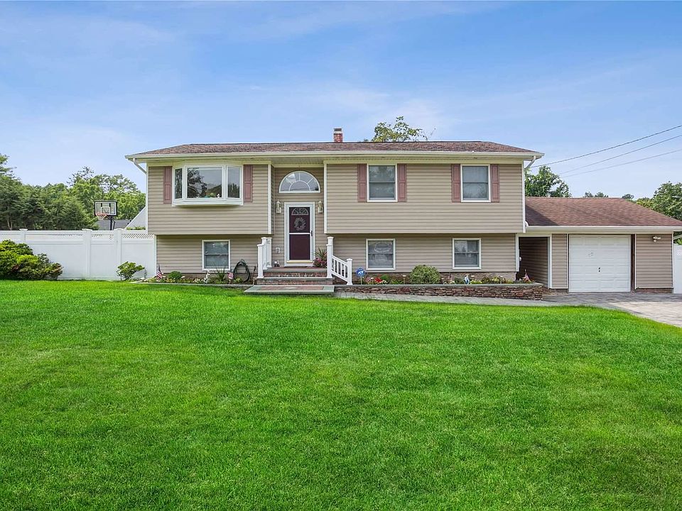 1st image of 12 Northfield Dr