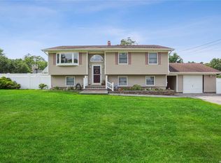 12 Northfield Dr, Ronkonkoma, NY 11779
