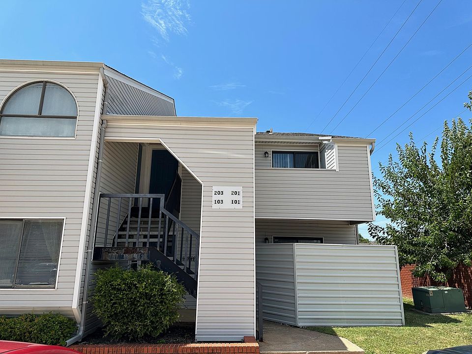 1st image of 1932 E Lindsey St #201