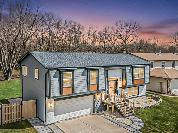 1135 N King Charles Ct, Palatine, IL 60067