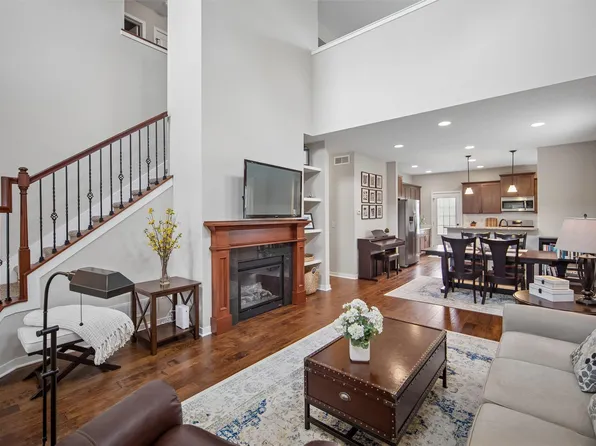 5449 S Prairie View Dr, West Des Moines, IA 50266