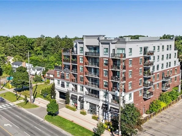 34 Plains Rd E #206, Burlington, ON L7T 0B9