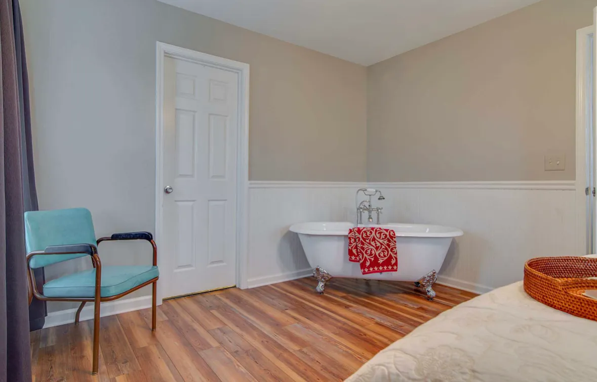 3 bed, 2.5 bath, 1368 sqft, $2,300 — Photo 3