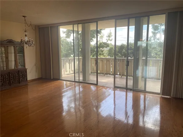 4455 W Los Feliz Blvd #305, Los Angeles, CA 90027