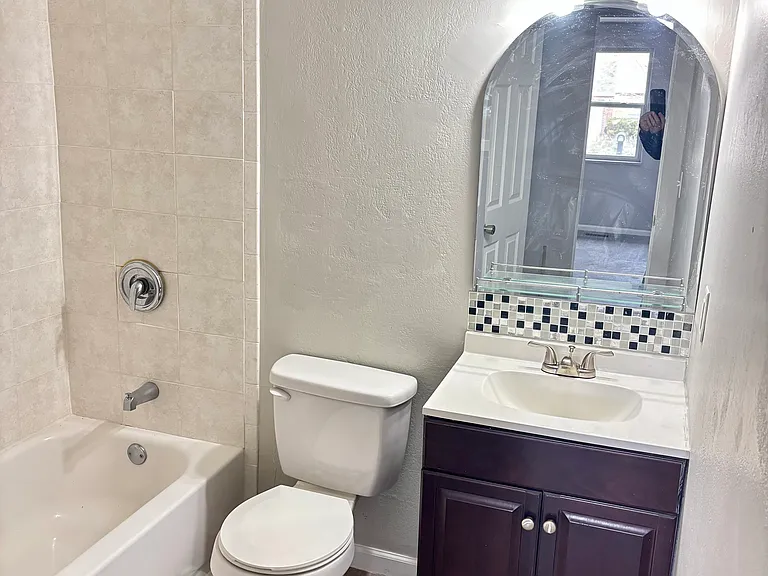 Guest Full Bath