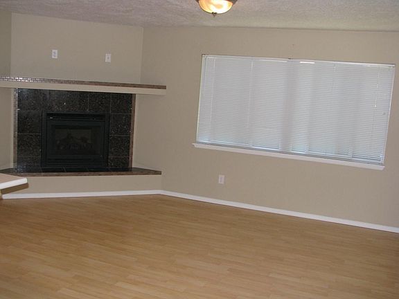 2nd image of 753 Meadows Dr APT 4