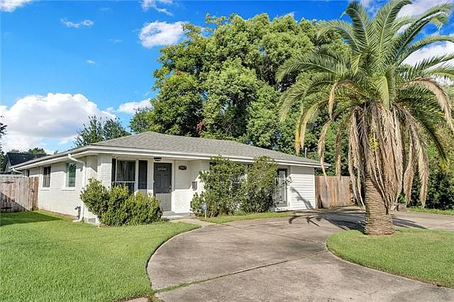 4 bed, 1.0 bath, 1356 sqft, $2,500 — Photo 2