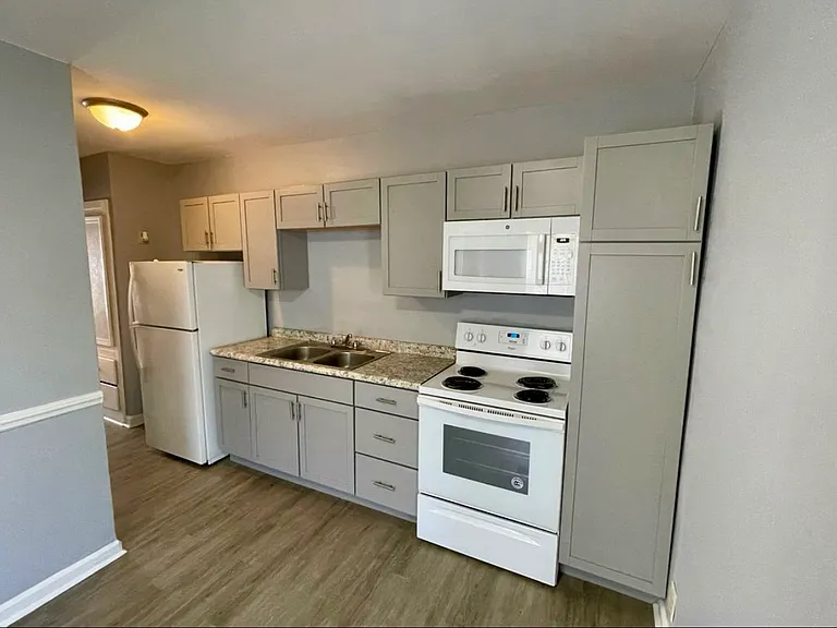 2827 E Brookside Ave — Photo 4