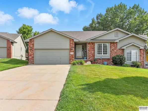 5008 Lakeside Dr, Papillion, NE 68133