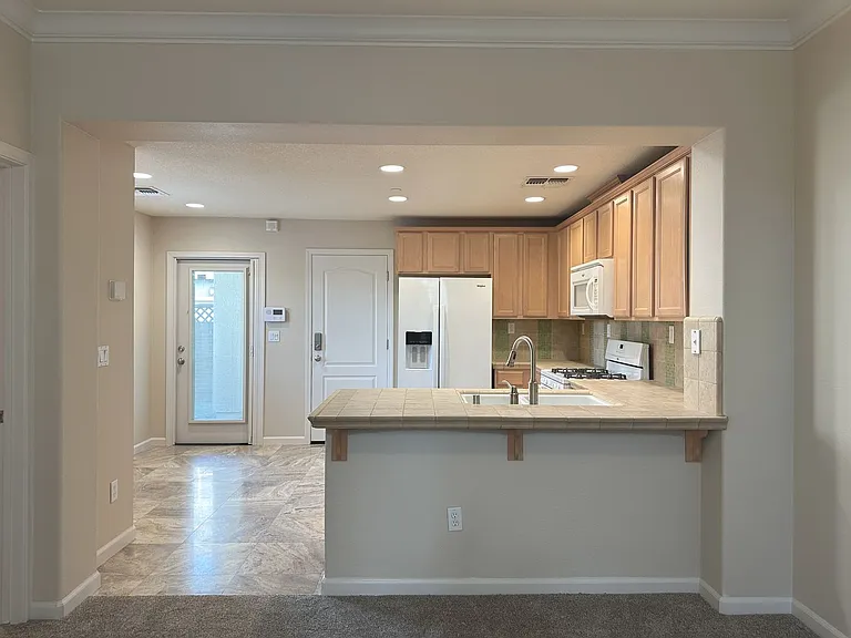 6104 Rockport Ln — Photo 7