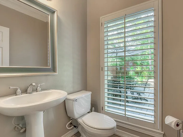 10819 Lake Windcrest — Photo 19