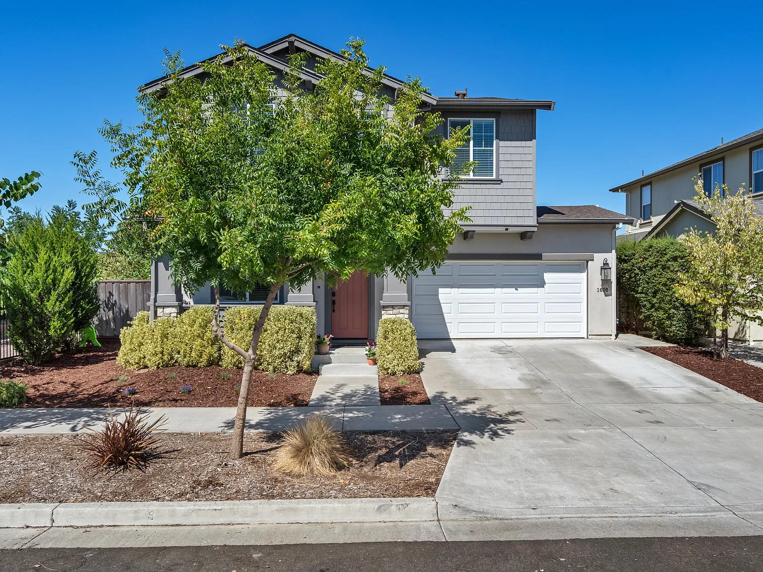 3 bed, 2.5 bath, 2328 sqft, $4,500 — Photo 3
