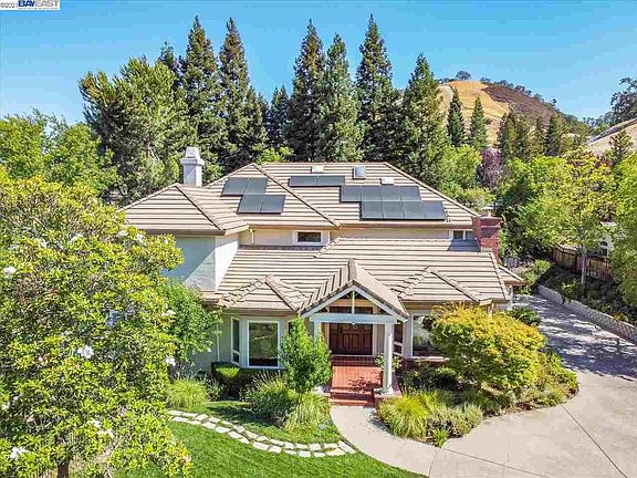 2nd image of 70 Alamo Glen Trl