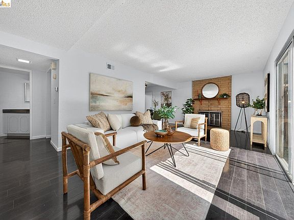 3rd image of 1368 Ridgecrest Rd