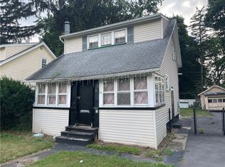 37 Outlook Dr, Rochester, NY 14622