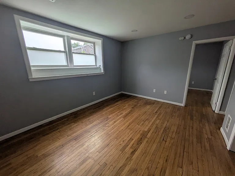 93 Judith Ter #1 — Photo 2