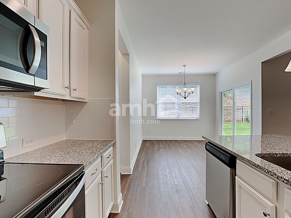 4th image of 7045 Creeksong Dr