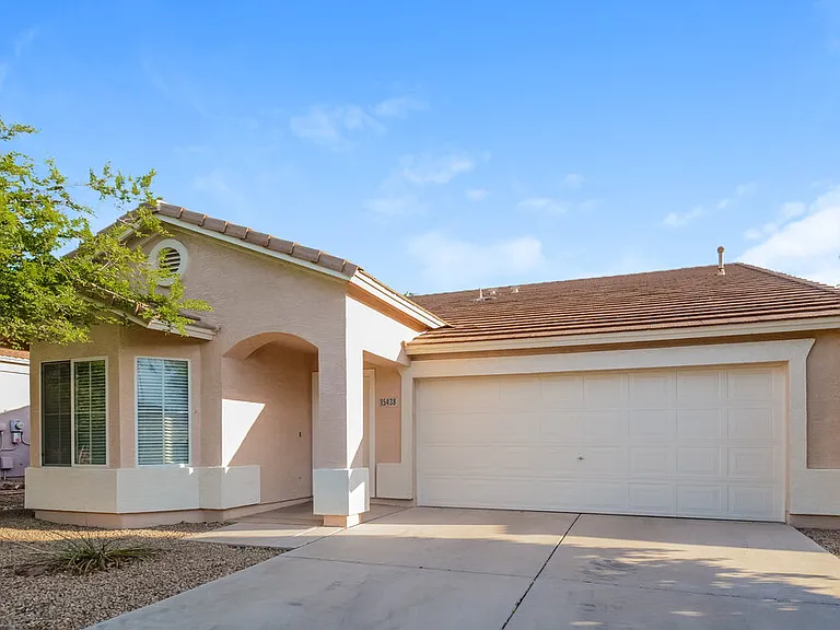 15438 W Mercer Ln — Photo 3