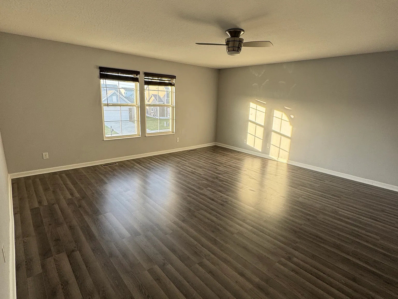 4 bed, 2.5 bath, 2957 sqft, $2,800 — Photo 2