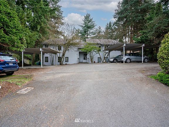 Plenty of parking (4 carports and 4 uncovered spaces)