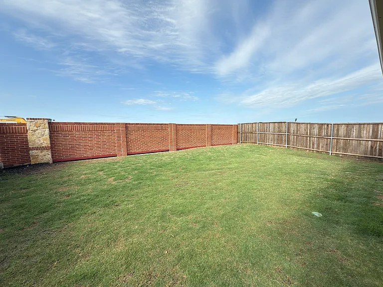 612 Liliana Ln — Photo 17