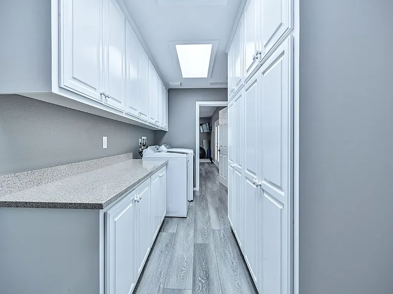 317 W Shamrock Ave — Photo 21