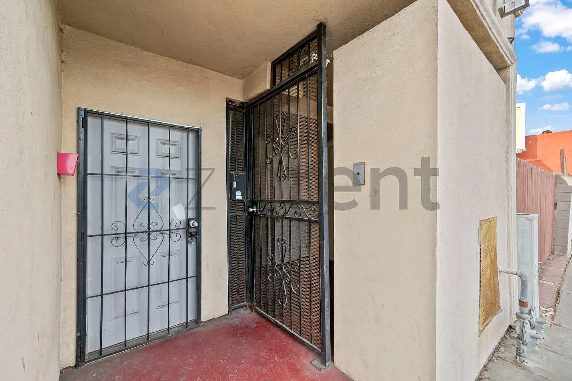 2 bed, 1200 sqft, $2,700 — Photo 3