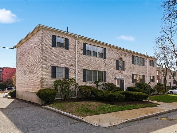 3rd image of 207 Lake Shore Rd APT 2