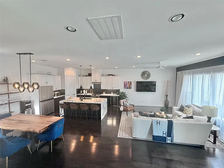 3311 Baer St — Photo 9