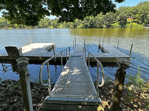 14944 E Shochonie Point, Cuba, IL 61427
