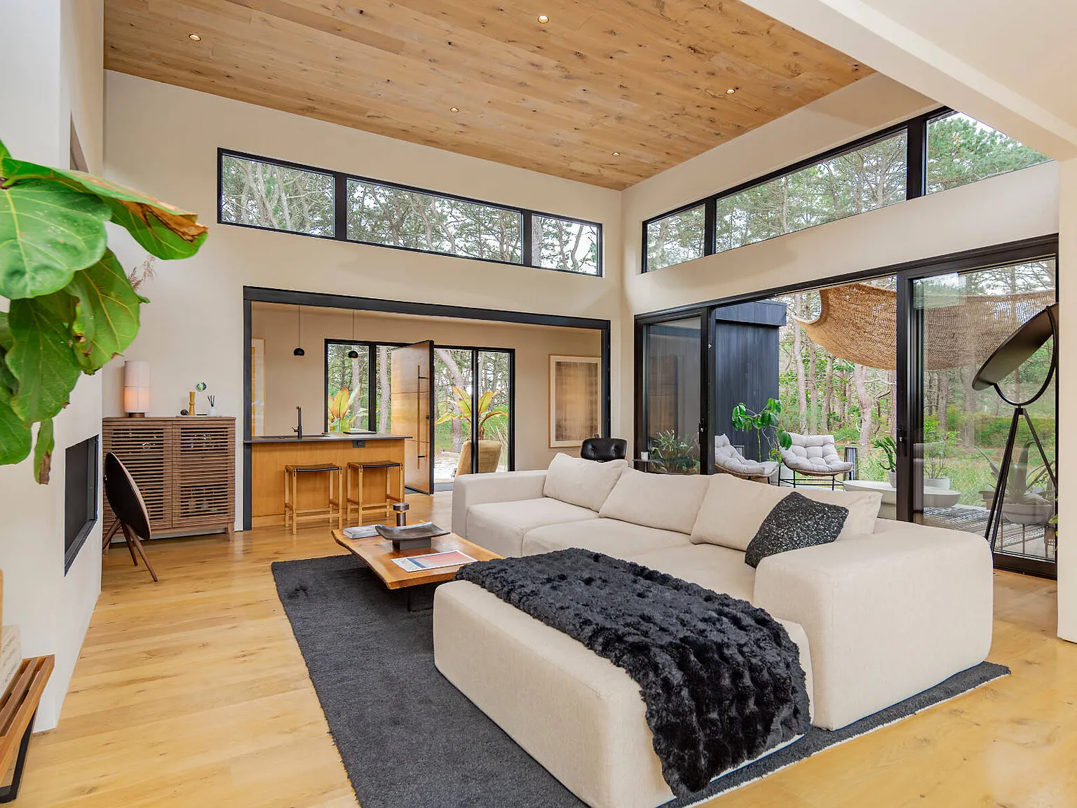 Discover Inspired Modern Architecture in Amagansett — Photo 2