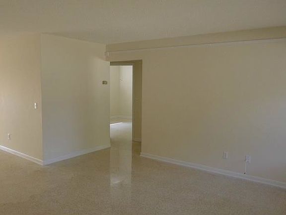 4th image of 1619 Woodridge Dr