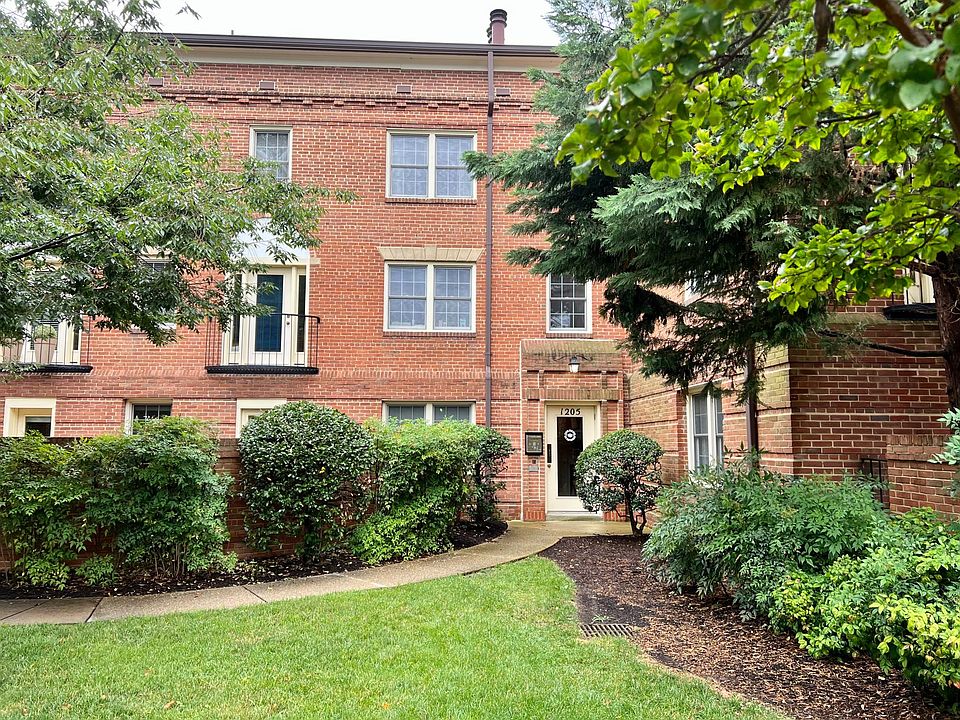 1st image of 1205 N Pitt St APT 2B