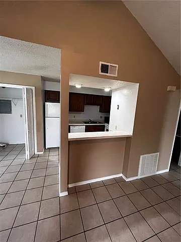 612 Rue Saint Martin #D — Photo 3