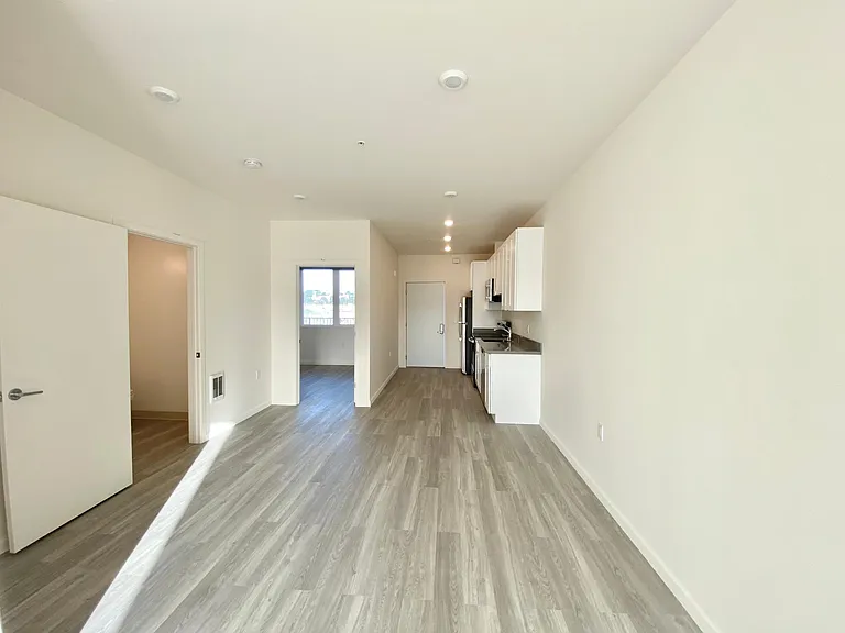 1830 Alemany — Photo 11