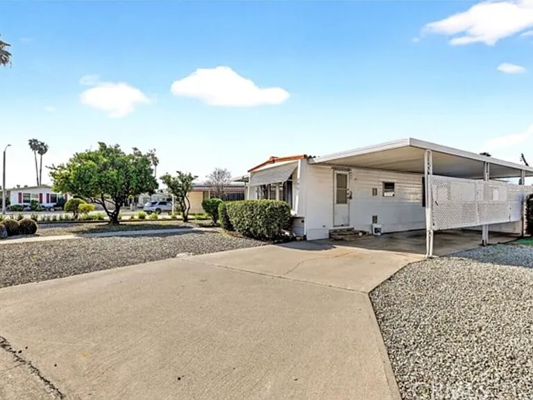 893 S Palm Ave — Photo 2