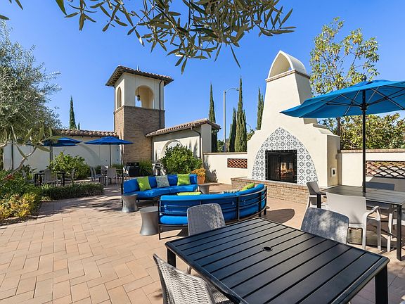 SpanishHills_amenity_outdoor lounge fire pit
