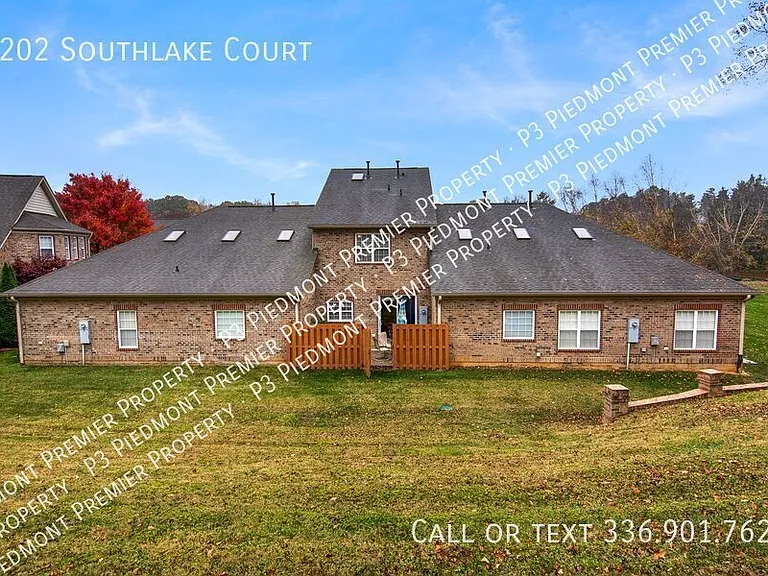 1202 Southlake Ct — Photo 15