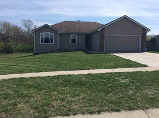 2205 SE Crestwater Dr, Topeka, KS 66605